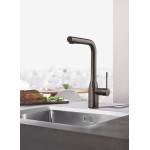 Смеситель для кухонной мойки GROHE Essence с вытяжным душем, темный графит глянец 