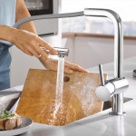 Смеситель для кухонной мойки GROHE Minta с вытяжным душем, L-образный излив, хром 