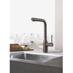 Смеситель для кухонной мойки GROHE Essence с вытяжным изливом 2jet, темный графит матовый 